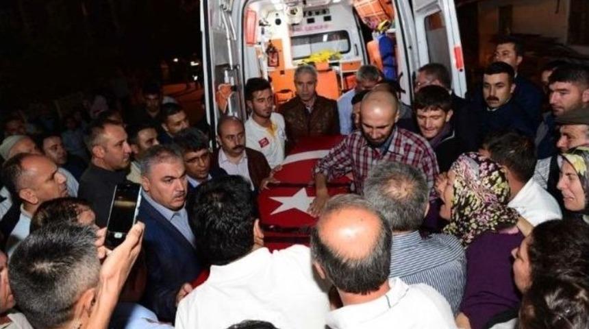 Şehit Polis &Ouml;zt&uuml;rk&rsquo;&uuml;n Naaşı Memleketi Uşak&rsquo;a Getirildi