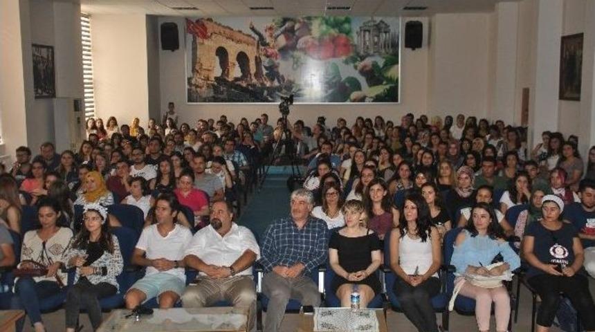 Lider Akademi&rsquo;den &Ouml;ğretmen Adaylarına &lsquo;m&uuml;lakat&rsquo; Hizmeti