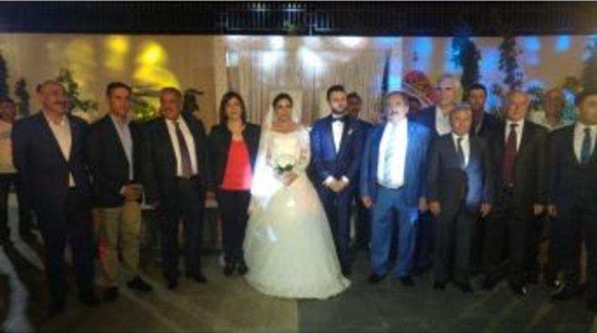 Eski Devlet Bakanı Salim Ensarioğlu Gen&ccedil; &Ccedil;iftin Nikah Şahidi Oldu
