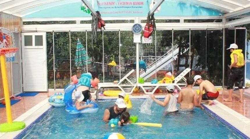 Ter&ouml;r Mağduru &Ccedil;ocuklara Havuz Terapisi