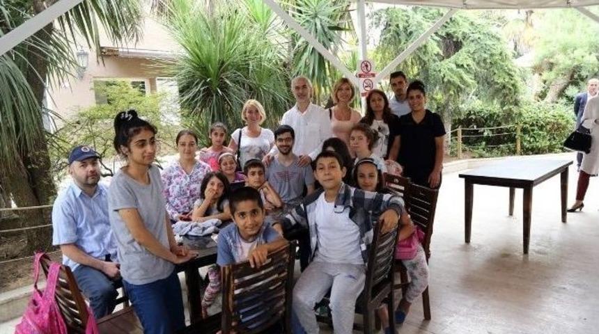 Engelli &Ccedil;ocukların Darıca Gezileri S&uuml;r&uuml;yor