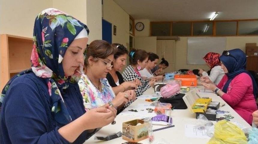 &Ouml;ğretmen Adayları Komek&rsquo;ler İ&ccedil;in Ter D&ouml;kt&uuml;