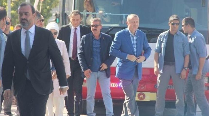 Cumhurbaşkanı Erdoğan, Gaziantep Valiliği&rsquo;nde T&ouml;ren Mangası İle Karşılandı