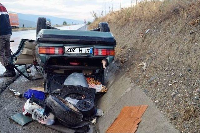 Kazazedeye Yardım İçin Duran Sürücünün Kamyonuna, Başka Bir Kamyon Çarptı