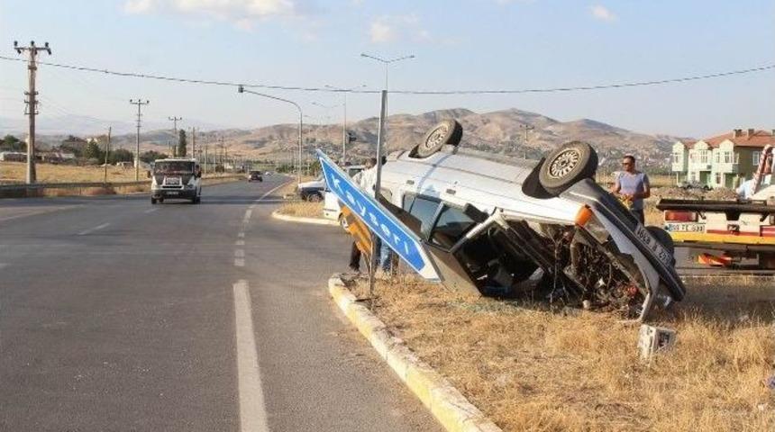 Sivas&rsquo;ta Trafik Kazası: 2 Yaralı