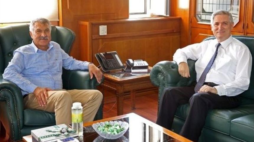 Seyhan Belediye Başkanı Karalar, Rekt&ouml;r Kibar&rsquo;ı Ziyaret Etti