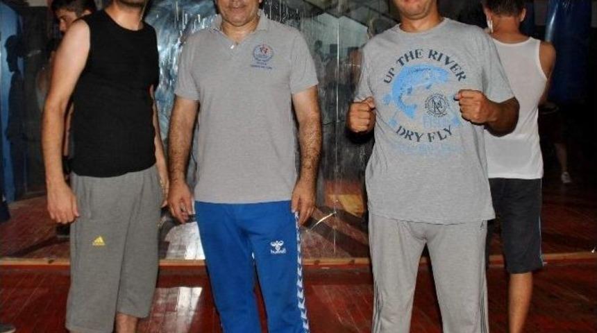 S&uuml;rekli G&uuml;nah Ke&ccedil;isi İlan Edilen Basın Mensupları İ&ccedil;in Boks Kursu