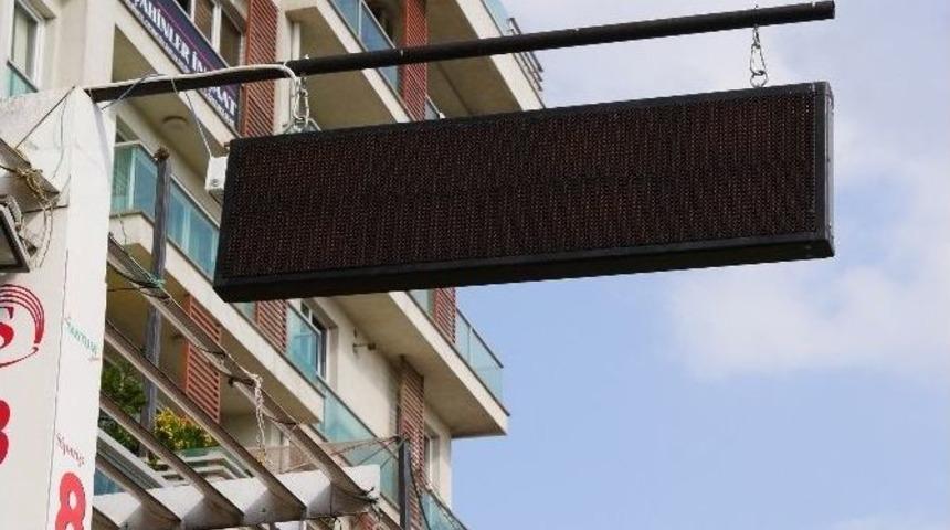 B&uuml;y&uuml;k&ccedil;ekmece&rsquo;de G&ouml;r&uuml;nt&uuml; Kirliliğine D&uuml;zenleme