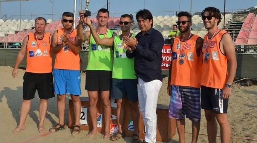 Şampiyon Voleybolcular Fo&ccedil;a&rsquo;da Madalyalarını Aldı