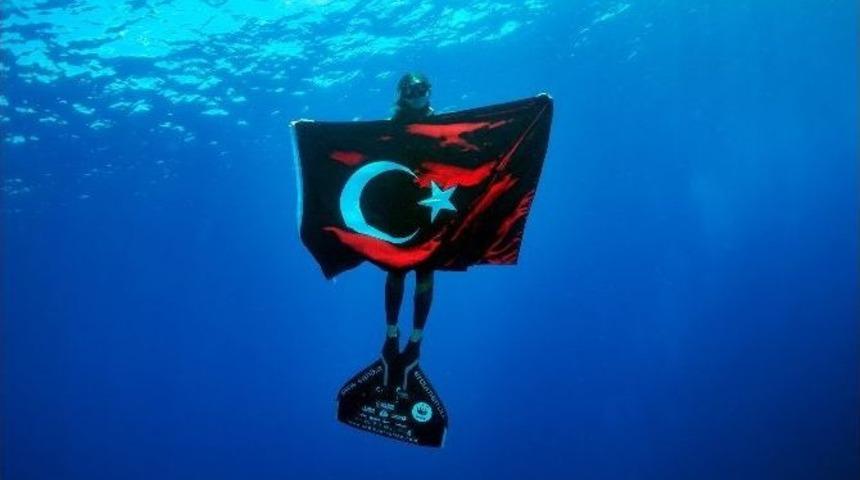 Şahika Erc&uuml;men&rsquo;den 30 Ağustos Mesajı