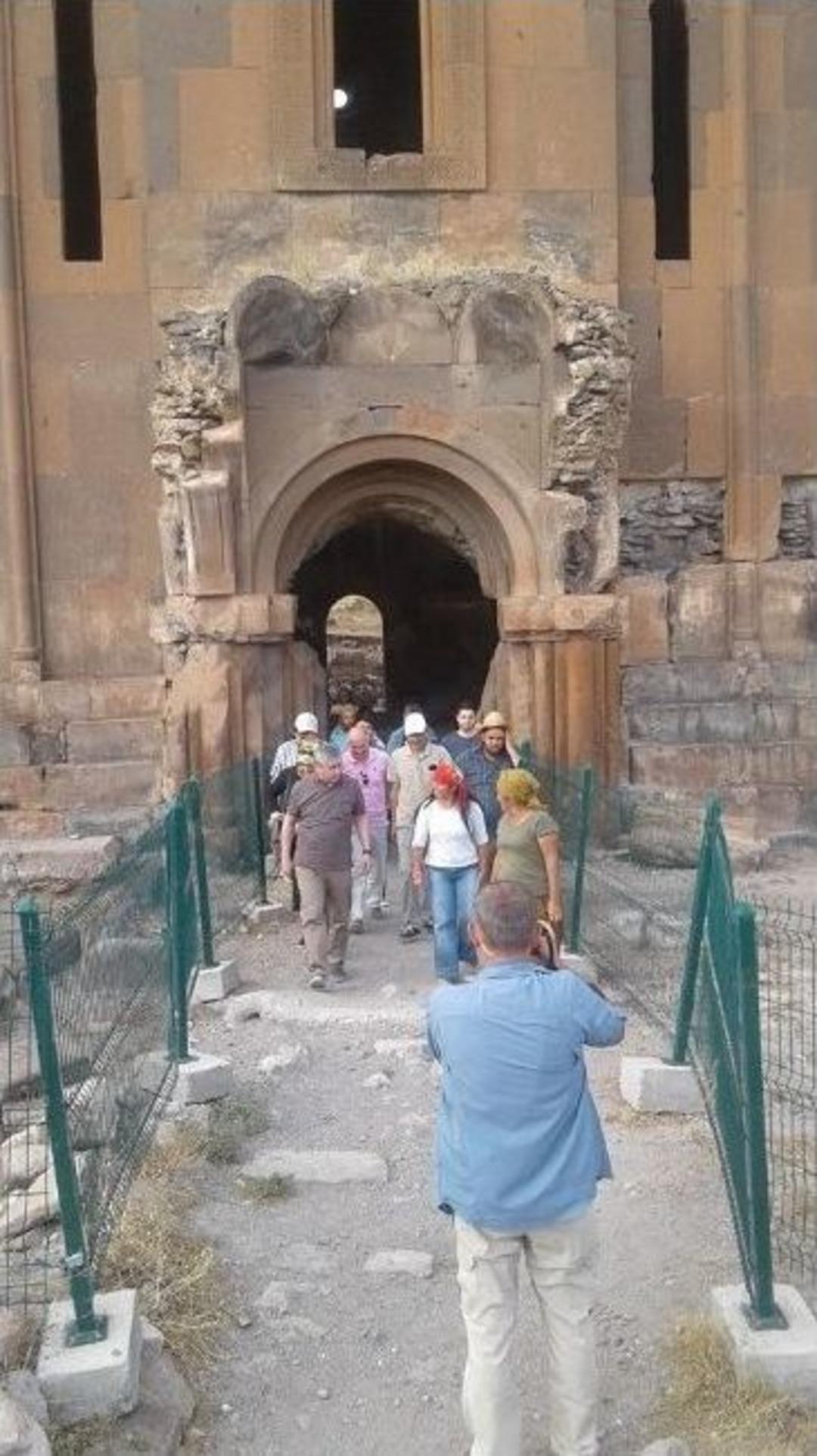 Vali Doğan, Ani&rsquo;de İncelemelerde Bulundu