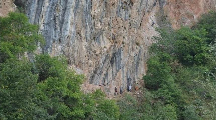 Oylat Dağcıların Akınına Uğruyor