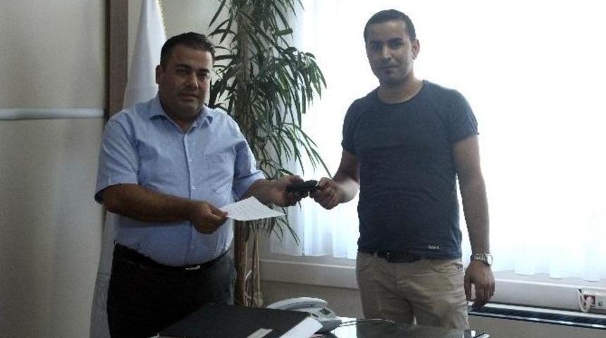 İ&ccedil;i Para Dolu C&uuml;zdanı Bulan Vatandaştan &Ouml;rnek Davranış