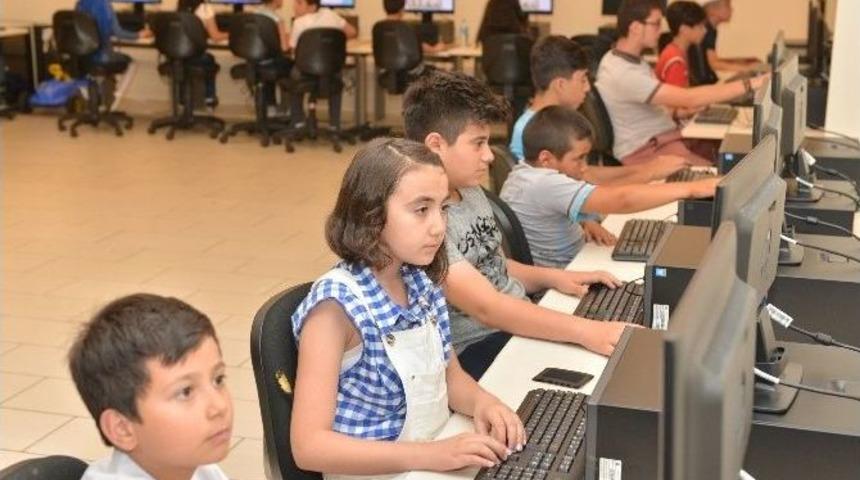 B&uuml;y&uuml;kşehir&rsquo;in Gen&ccedil;lik Ve &Ccedil;ocuk Kul&uuml;pleri Yazın Da Dolup Taşıyor