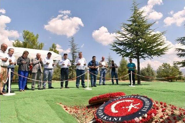 Başkan Tütüncü, Demirel’in Anıt Mezarını Ziyaret Etti