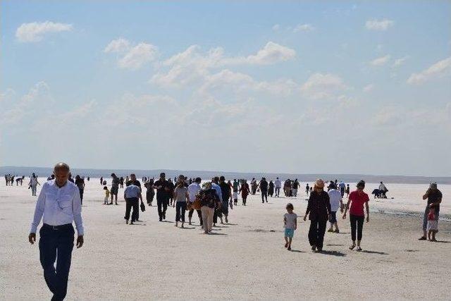 Nijeryalı Turistler Tuz Gölü’nde Piknik Yaptı