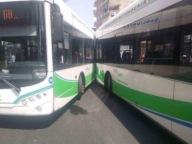 Şanlıurfa’da Belediye Yolcu Otobüsleri Çarpıştı