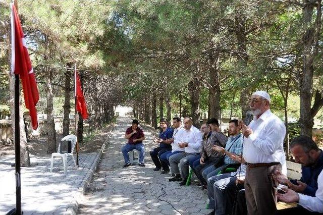 Kdz. Ereğli’deki Din Görevlileri Şehit Halisdemir’in Şehitliğini Ziyaret Etti