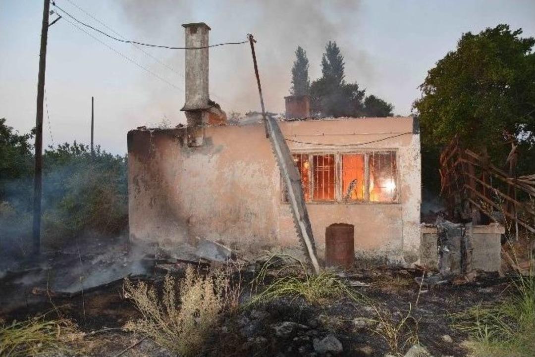 Ortaca&rsquo;da Piknik&ccedil;iler Bağ Evini K&uuml;l Etti