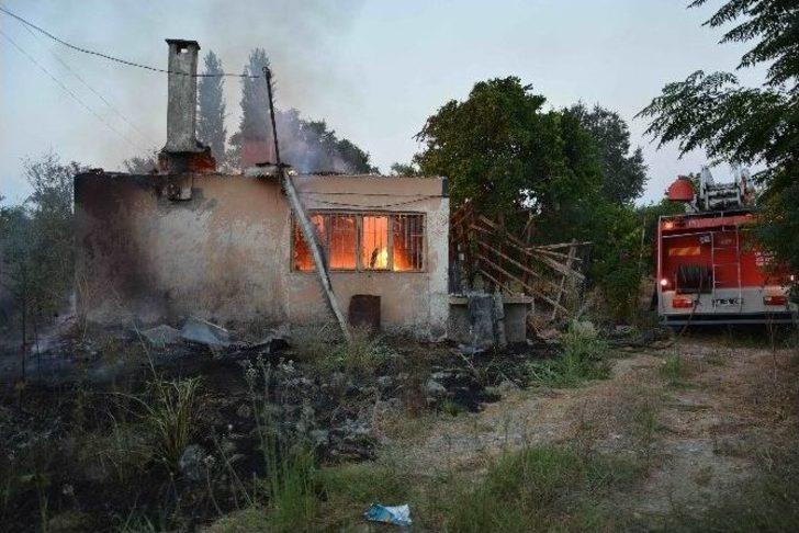 Ortaca’da Piknikçiler Bağ Evini Kül Etti G2