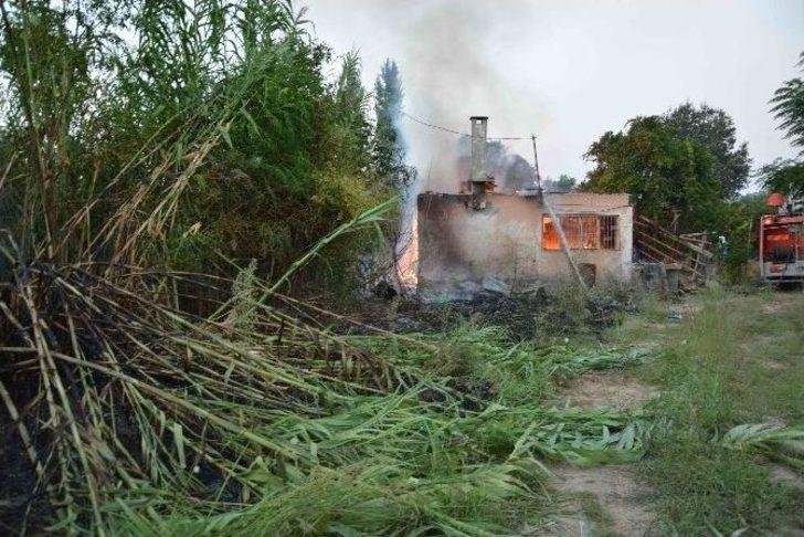 Ortaca’da Piknikçiler Bağ Evini Kül Etti G3