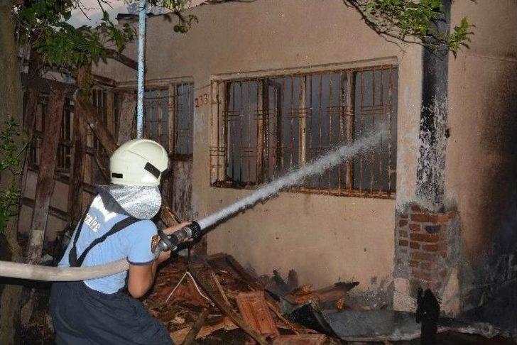 Ortaca’da Piknikçiler Bağ Evini Kül Etti G5