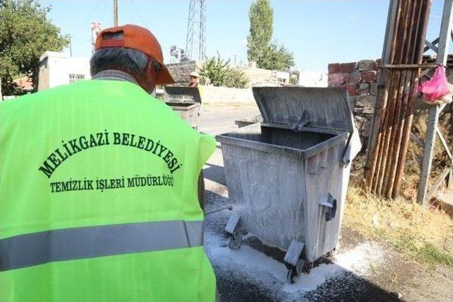 Pis Koku Ve Hastalıklara Karşı &Ccedil;&ouml;p Konteynırları Otomatik Olarak Yıkanıyor, İla&ccedil;lanıyor Ve Boyanıyor 1