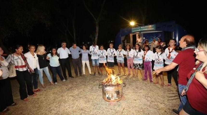 Pamucak&rsquo;ta Kamp Ateşi Engelli Vatandaşlar İ&ccedil;in Yakıldı