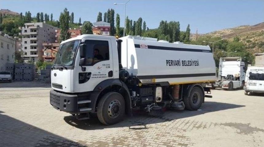 Pervari Belediyesi&rsquo;ne Ara&ccedil; Hibe Edildi