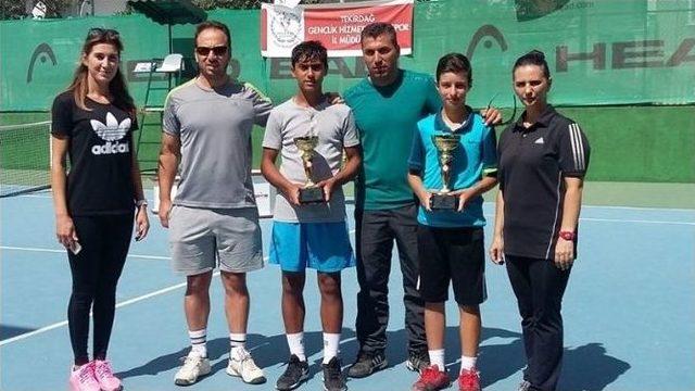 Tenis Kortlarının Şampiyonları Belli Oldu