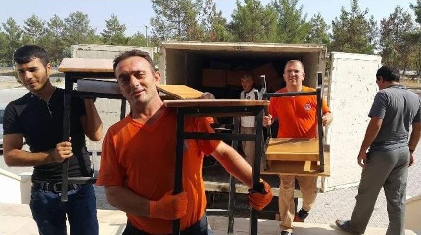 Samsat&rsquo;ta Eskiyen Okul Sıralar &Uuml;cretsiz Yenilendi