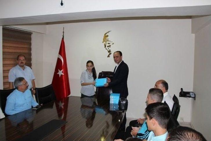 Şaphane’de Başarılı Öğrencilere Tablet G2