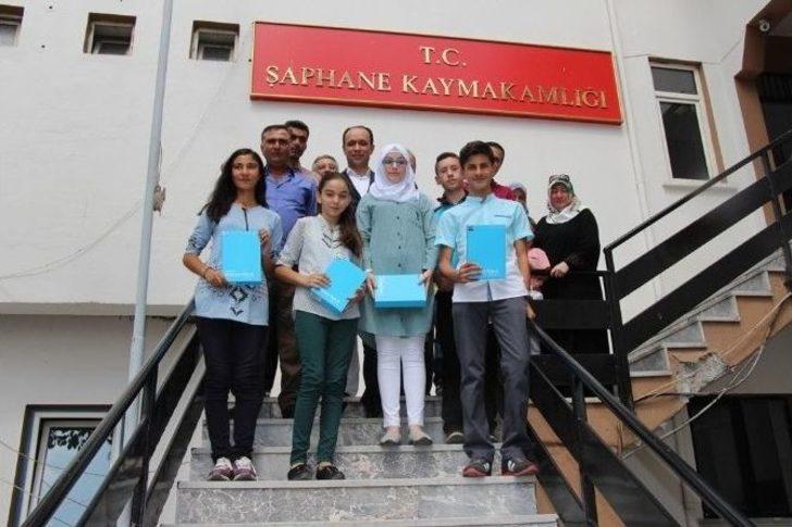 Şaphane’de Başarılı Öğrencilere Tablet G5