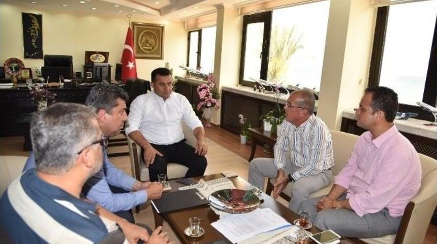 Triatlon Federasyonu Başkanı G&uuml;neş, Başkan Y&uuml;cel&rsquo;i Ziyaret Etti