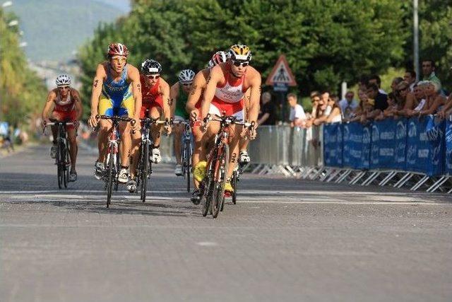 Triatlon Federasyonu Başkanı G&uuml;neş, Başkan Y&uuml;cel&rsquo;i Ziyaret Etti 1
