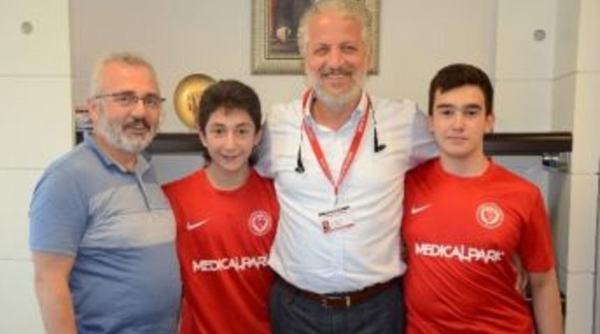 2 Gen&ccedil; Yıldız Milli Formayı Giyecek