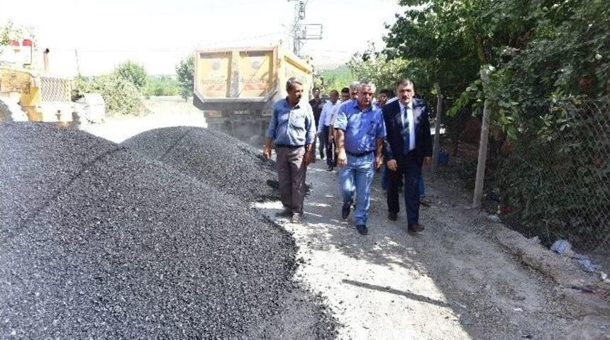 Başkan G&uuml;rkan Asfalt &Ccedil;alışmalarını Yerinde İnceledi