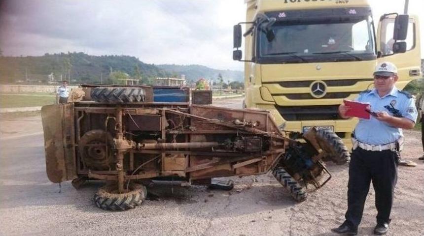 Patpat İle Tır &Ccedil;arpıştı: 1 Yaralı