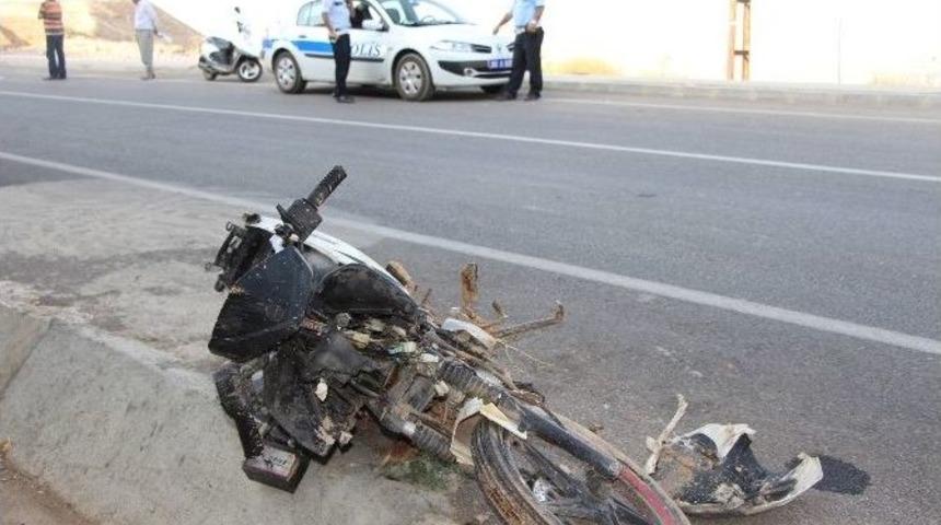 Su Oluğuna Giren Motosiklet Takla Attı