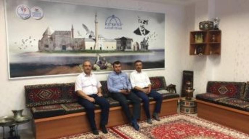 Milletvekili &Ccedil;etinkaya, Gen&ccedil;lik Merkezini Ziyaret Etti