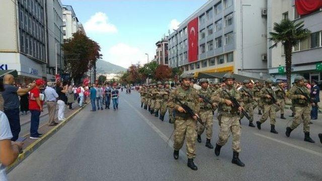 Bursa’da 30 Ağustos Kutlamalarında Askere Büyük İlgi