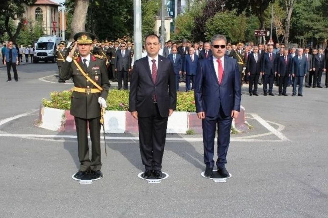 Vali Toprak: &ldquo;şer Odağıyla M&uuml;cadeleden Kesinlikle Yılmayacağız&rdquo;