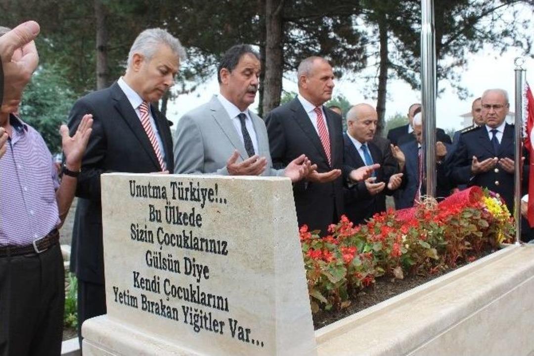 Vali Taşkesen, Şehit Kabirlerini Ziyaret Etti