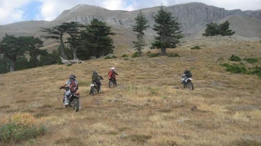 Beyşehir&rsquo;de Motosiklet Sevdalılarından Karag&ouml;l Zafer Tırmanışı