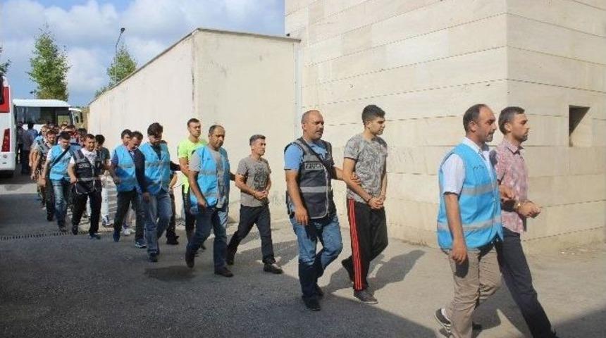 Fet&ouml; Kapsamında G&ouml;zaltına Alınan 13 Asker Ve 39 Polis Adliyeye Sevk Edildi
