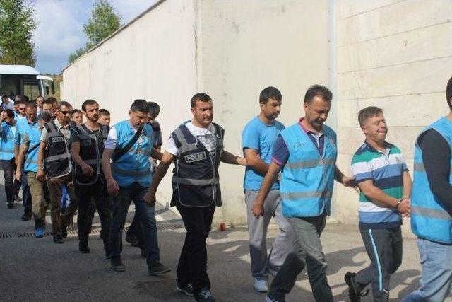 Fetö Kapsamında Gözaltına Alınan 13 Asker Ve 39 Polis Adliyeye Sevk Edildi