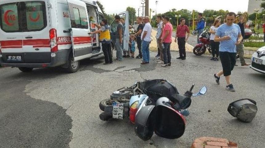 Otomobil Motosikletle &Ccedil;arpıştı: 1 Yaralı
