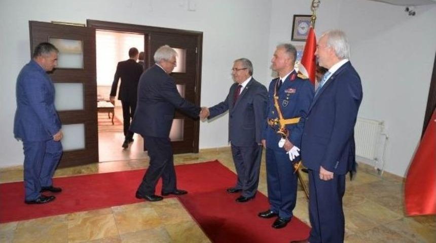 K&uuml;tahya&rsquo;da &Ccedil;elenk Sunma Ve Tebriklerin Kabul&uuml; T&ouml;reni