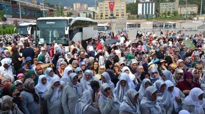 Hacı Adayları Dualarla Uğurlandı