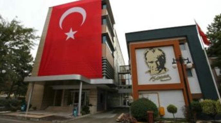 Odunpazarı Belediye Binasında Dev T&uuml;rk Bayrağı Ve Atat&uuml;rk Silueti